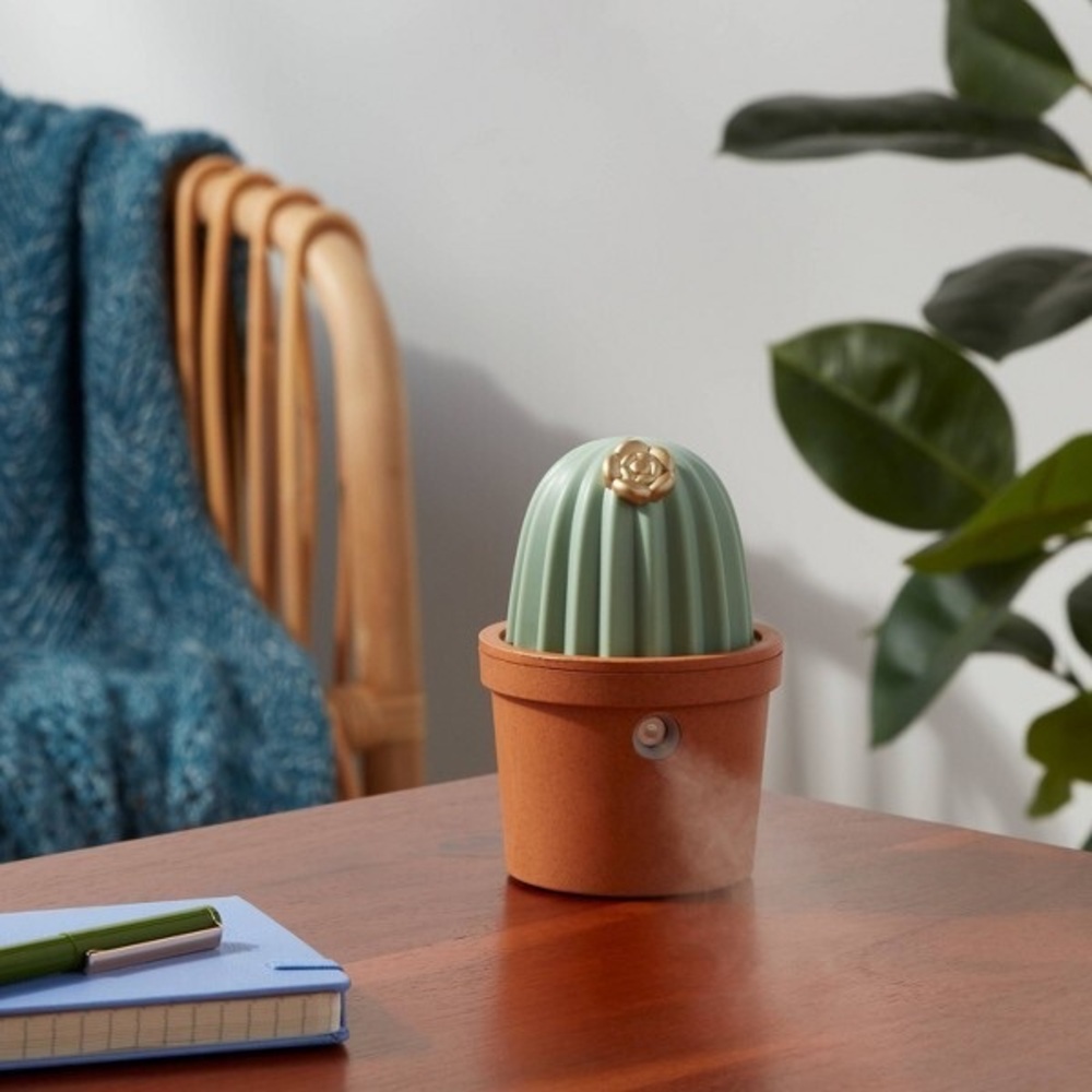 New In Box. Threshold Rechargeable Ultrasonic Diffuser. - Picture 3 of 4